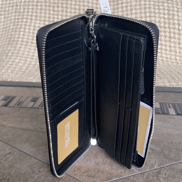 Michael Kors Jet Set Travel Large Travel CONTINENTAL Wallet-Wristlet - Picture 8 of 16